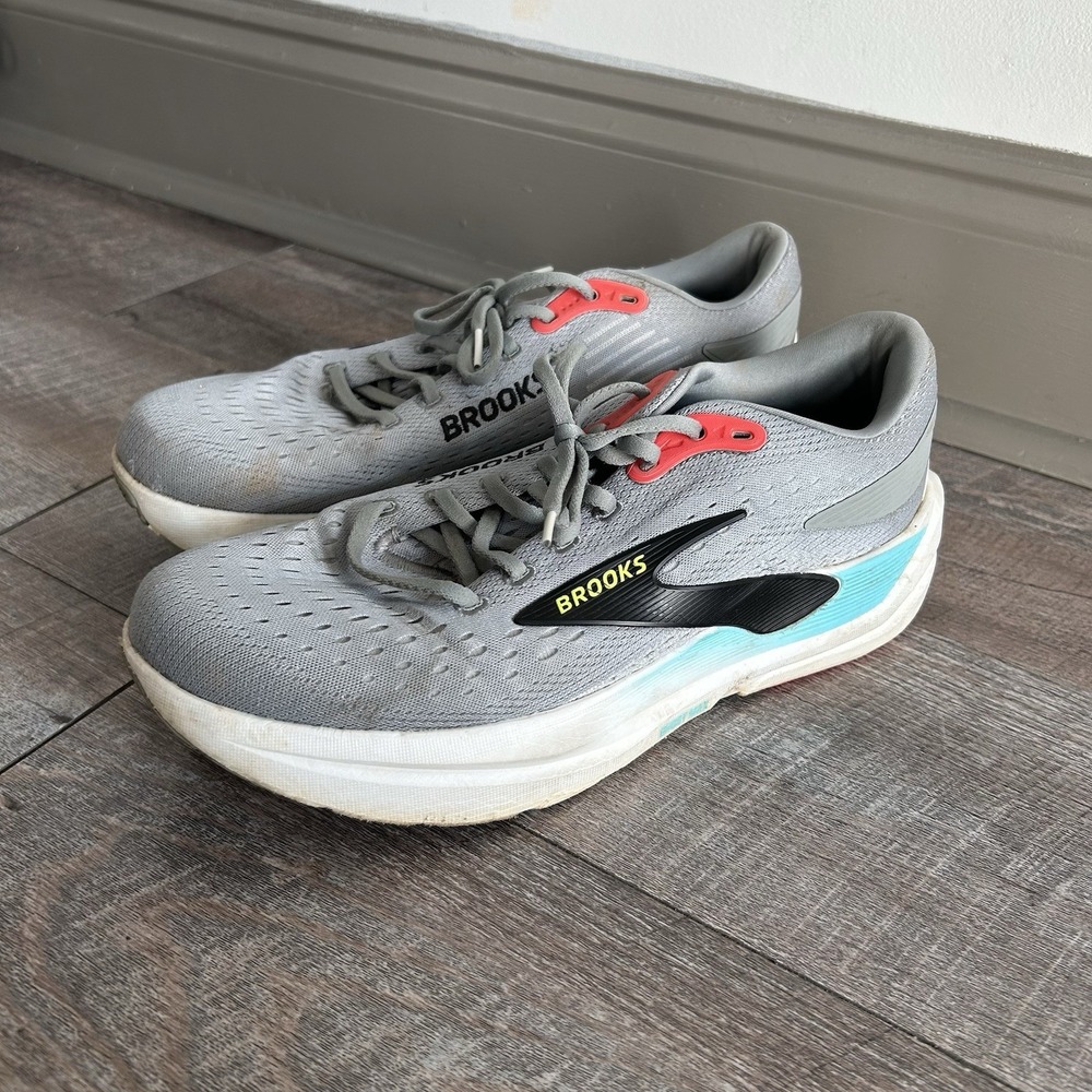 Brooks Ghost Max 3  Primer Grey/Antarctica/Red Men's size 10.5D Used Running